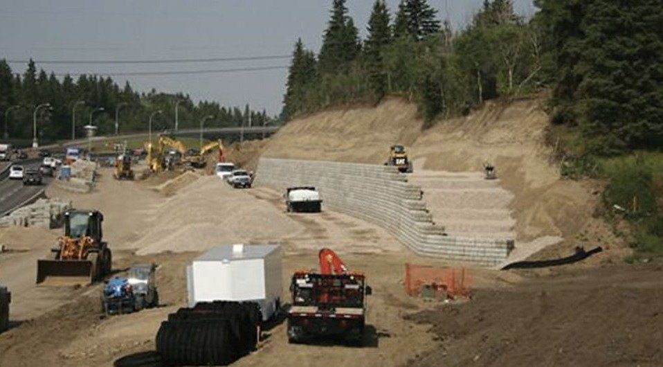 redirock retaining wall